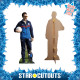 Figurine en carton taille réelle - Ted Lasso Jason Sudeikis en survêtement avec un ballon de football blanc - Hauteur 184 cm