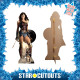 Figurine en carton taille réelle Wonder Woman en armure avec son bouclier H 187 cm Gal Gadot Wonder Woman 1984