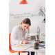 femme travaille au bureau avec Sticker mural avec texte Do what you love, - 14 x 70 cm