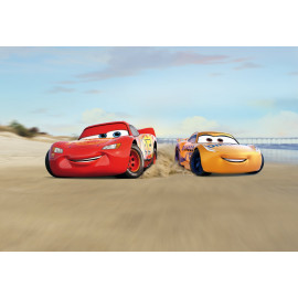 papier peint photo cars 3 Flash Mc Queen et Cruz Ramirez course sur la plage